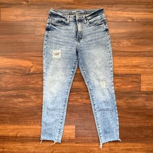 Old Navy High Rise OG Straight Jeans 8 Medium Wash Extra Stretch Raw Hem